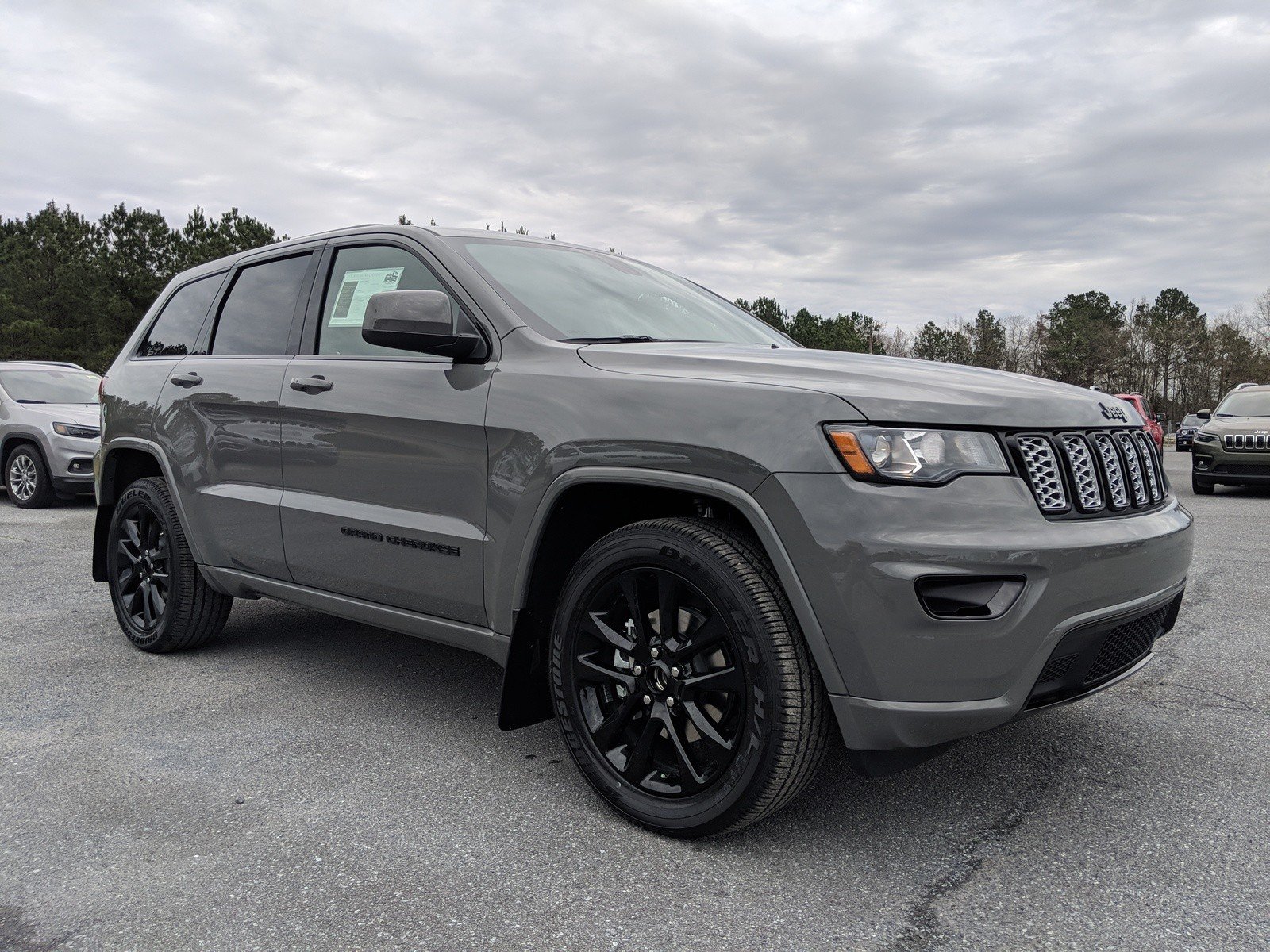 New 2019 Jeep Grand Cherokee Altitude 4x2